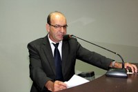 Banheiros químicos para atender munícipes em feira livre são cobrados na Câmara