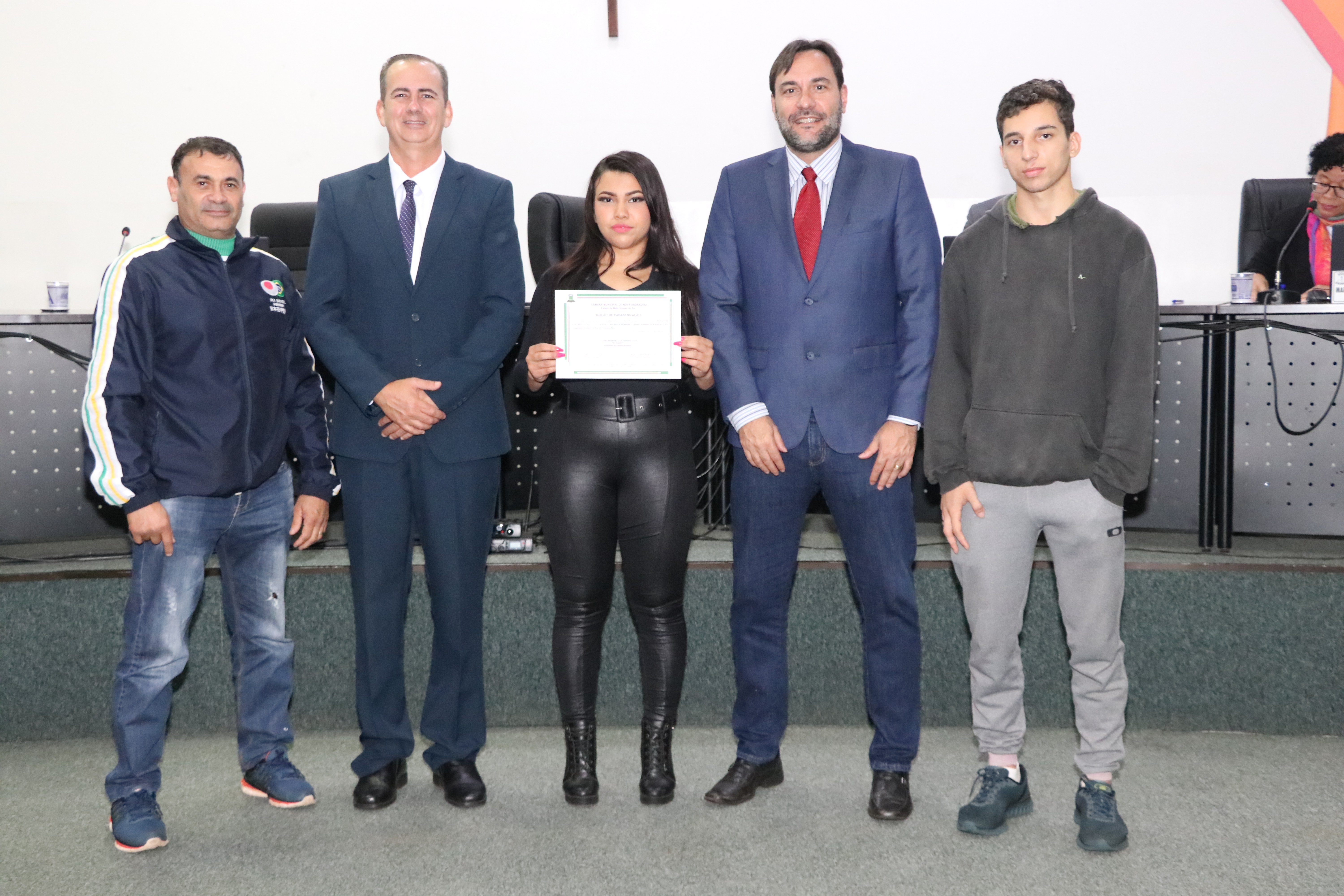 Brilhando nos tatames há anos, Graziela da Silva Ferreira é homenageada pela Câmara 