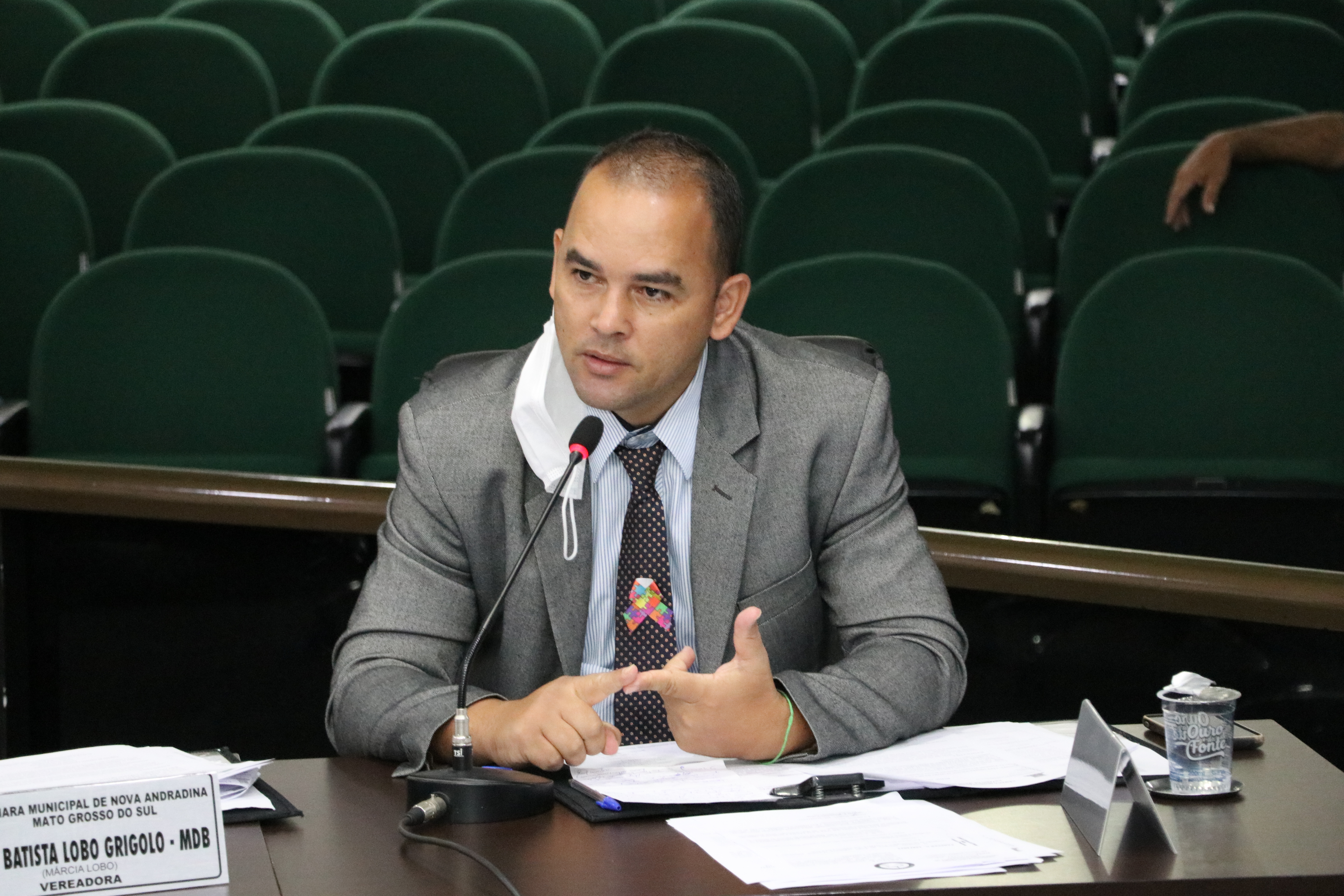 Câmara cobra placa informativa de quatro tempos 