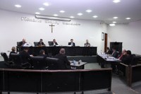 Câmara concede revisão e reajuste salarial a servidores do Legislativo 