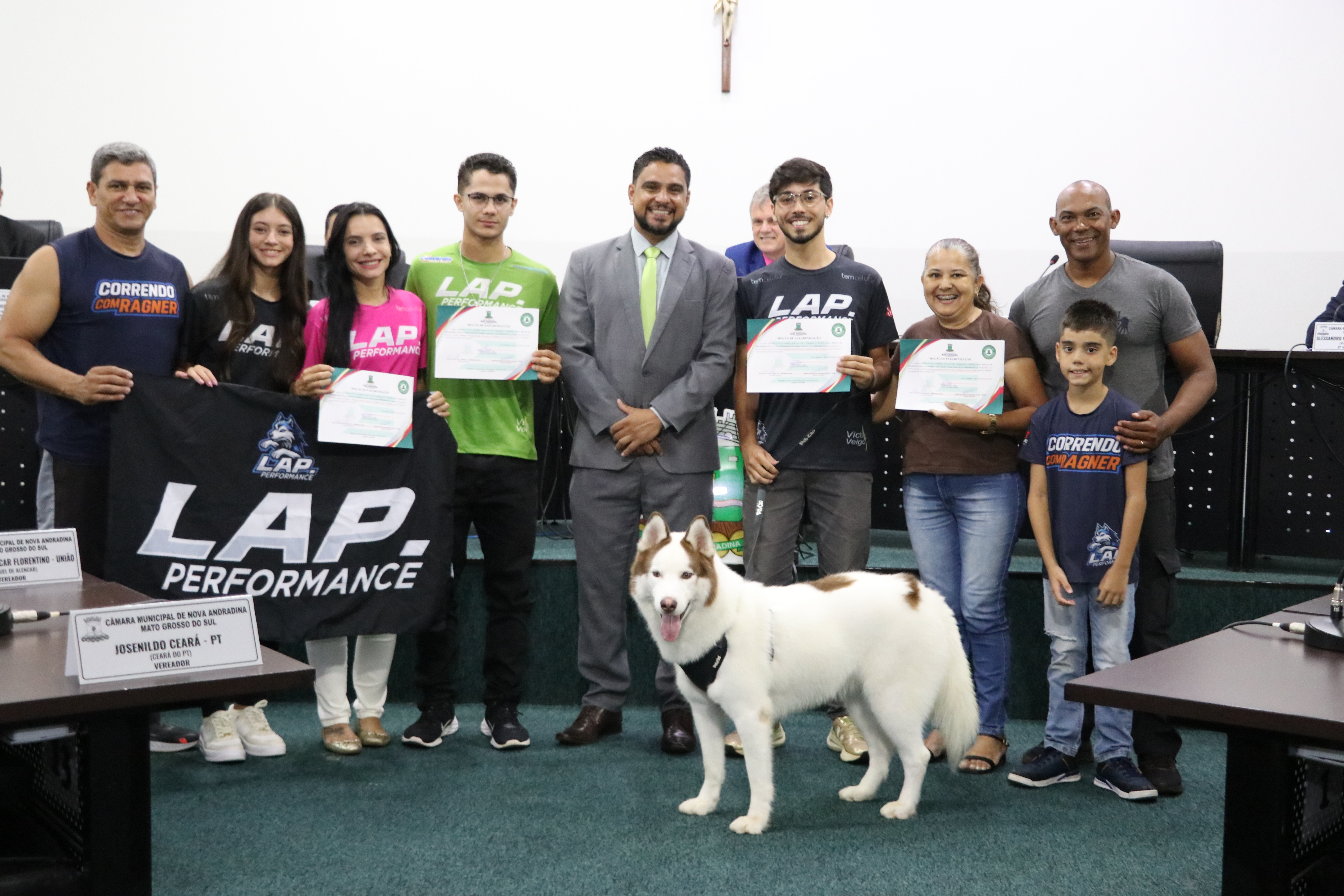 Câmara de Nova Andradina homenageia idealizador de projeto que transforma vidas por meio do esporte