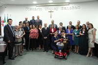 Câmara de Nova Andradina homenageia mães em sessão solene 