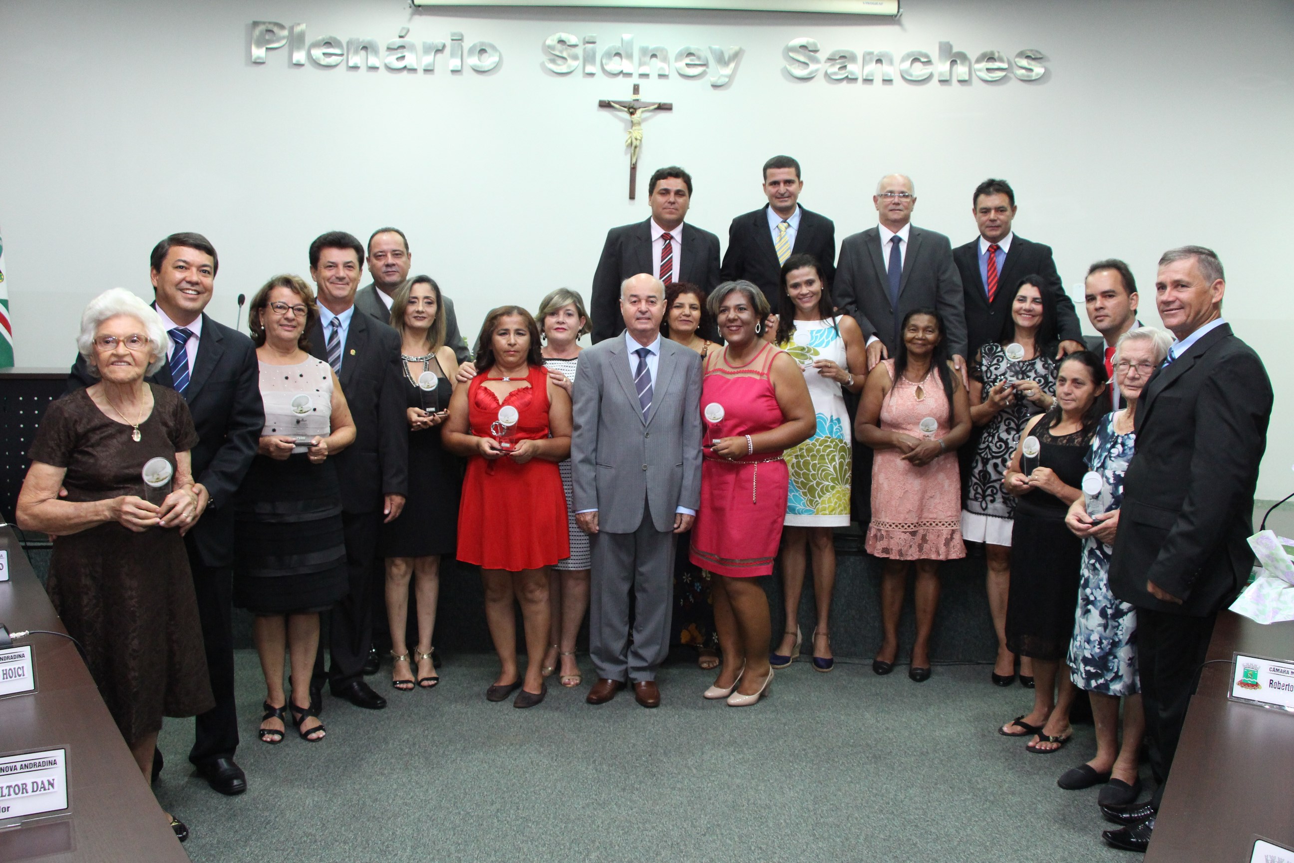 Câmara de Vereadores homenageia mulheres em sessão solene 