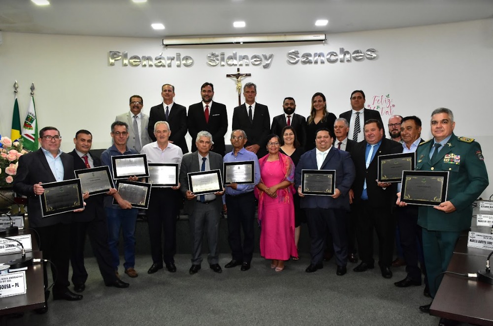 Câmara entrega títulos de Cidadão Honorário; confira homenageados