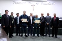 Câmara homenageia policiais militares por ato heroico