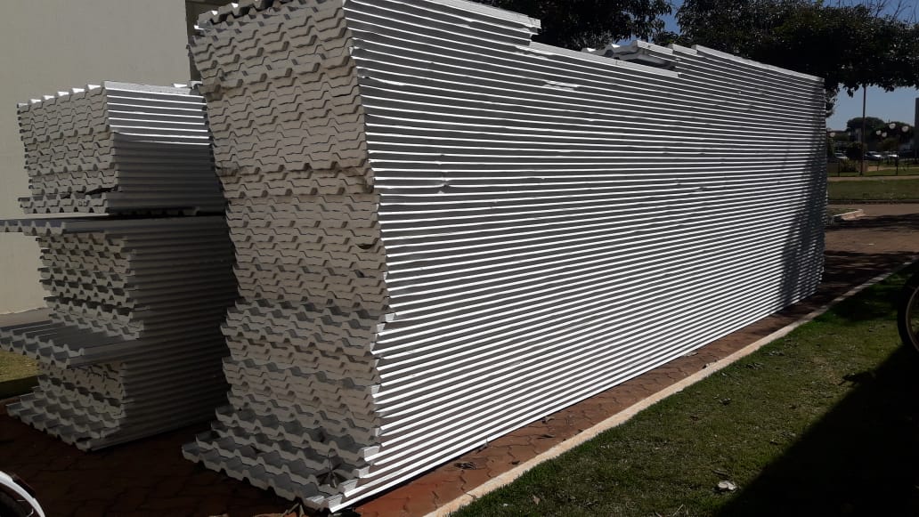 Câmara inicia troca de telhado 