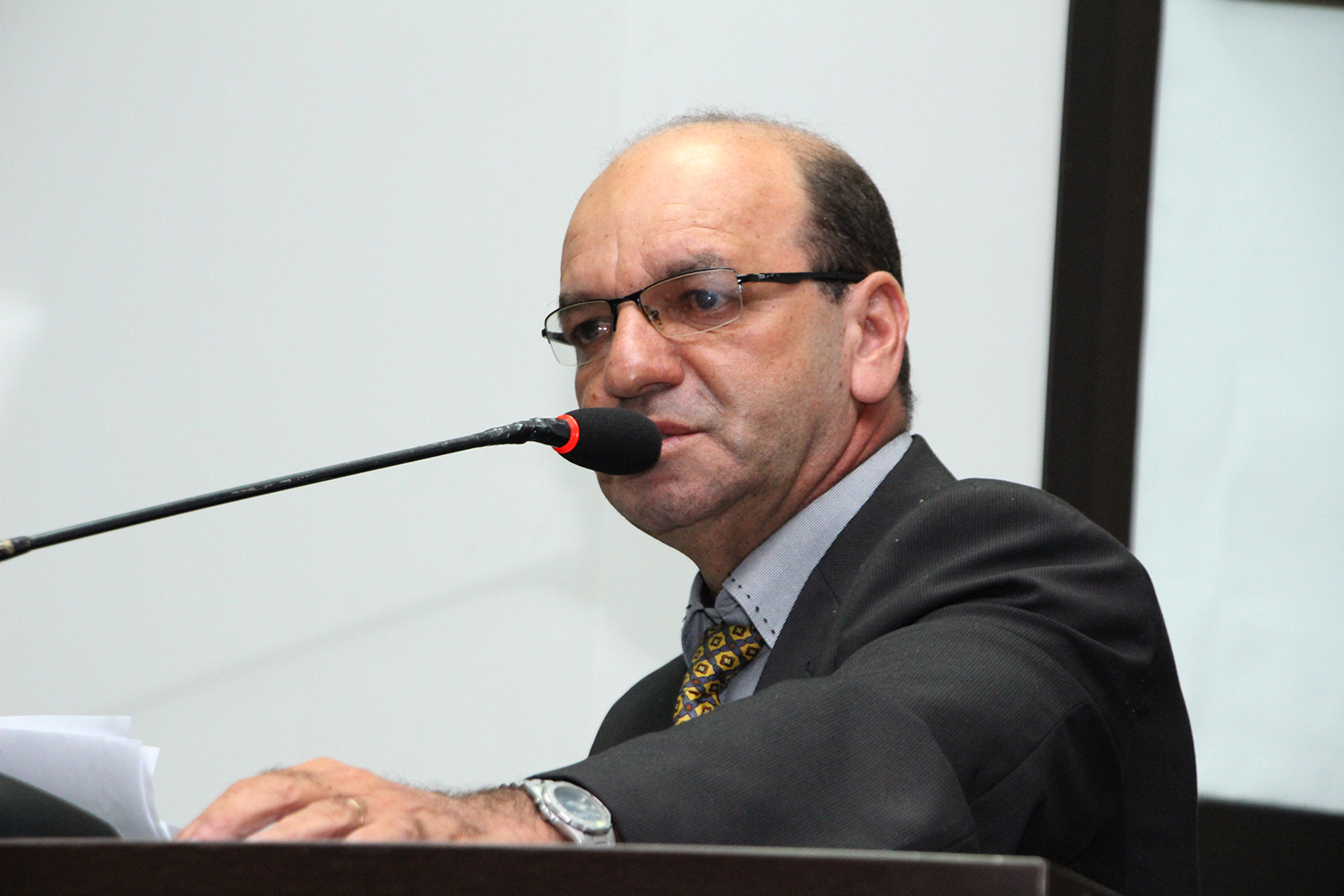 Câmara intermedeia espaço para caminhões de frete 