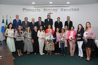Câmara Municipal de Nova Andradina presta homenagem às mães em Sessão Solene