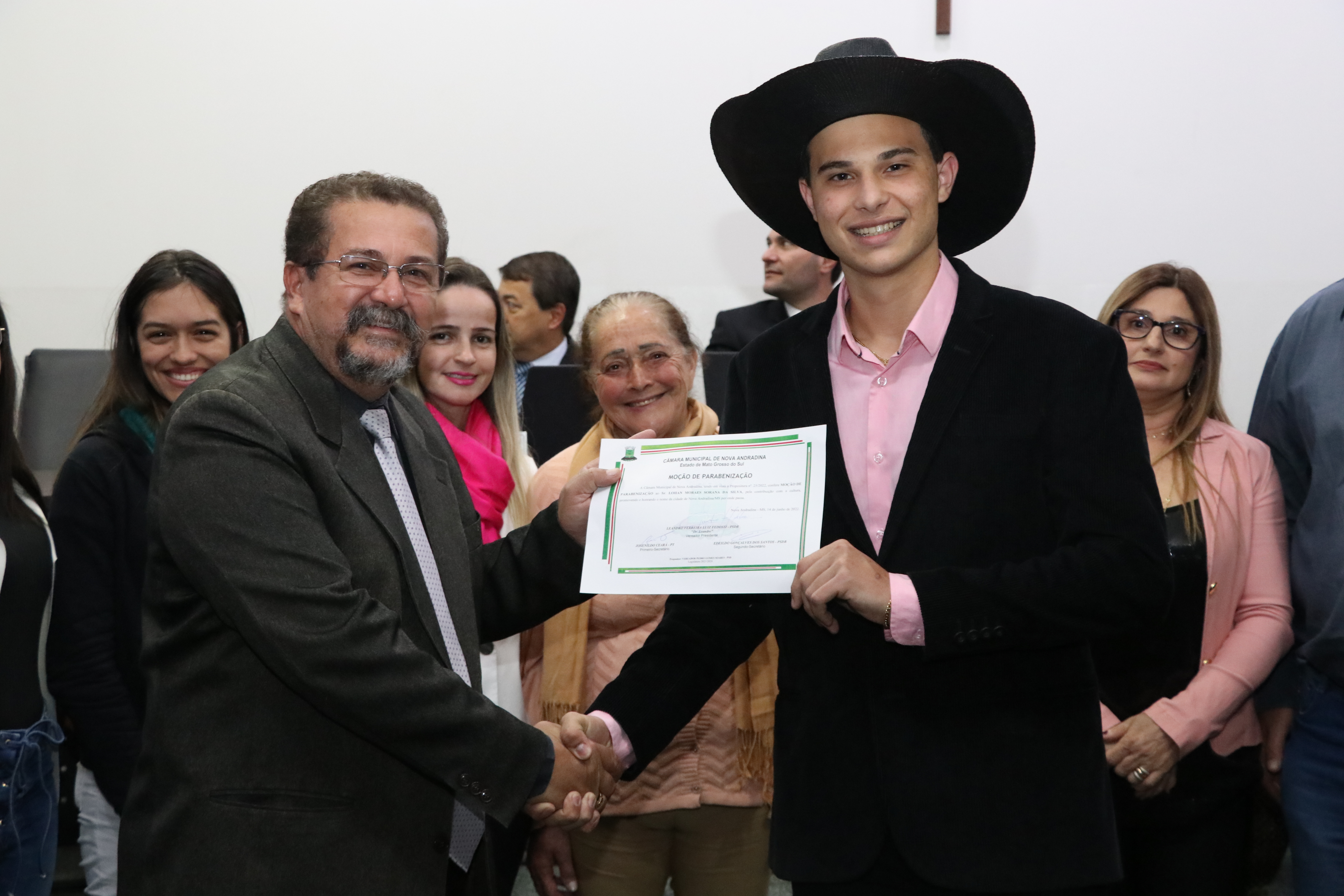 Câmara parabeniza cantor Lohan Moraes