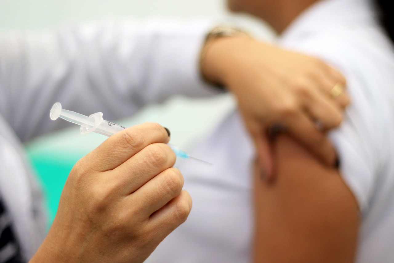 Câmara pede prioridade na vacinação de profissionais de educação 