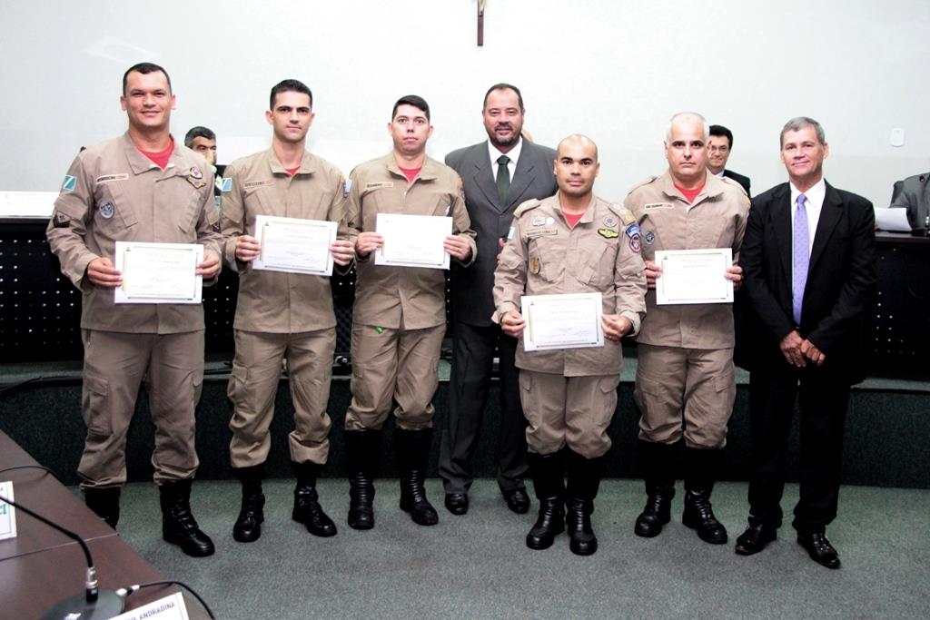 Câmara presta homenagem a bombeiros militares