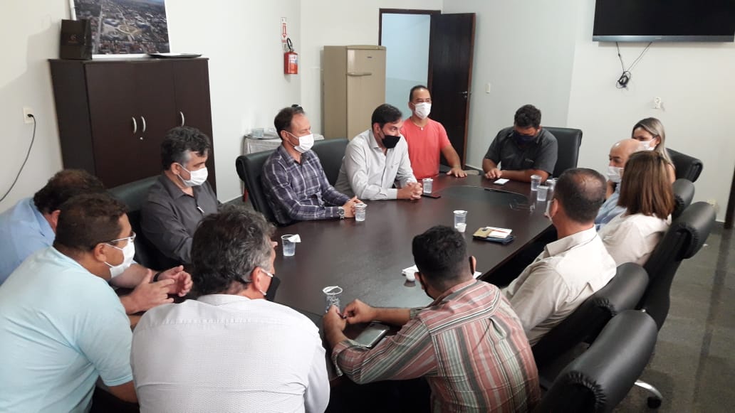 Câmara recebe visita do prefeito Gilberto Garcia