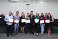 Câmara reconhece atuação de profissionais de saúde do município