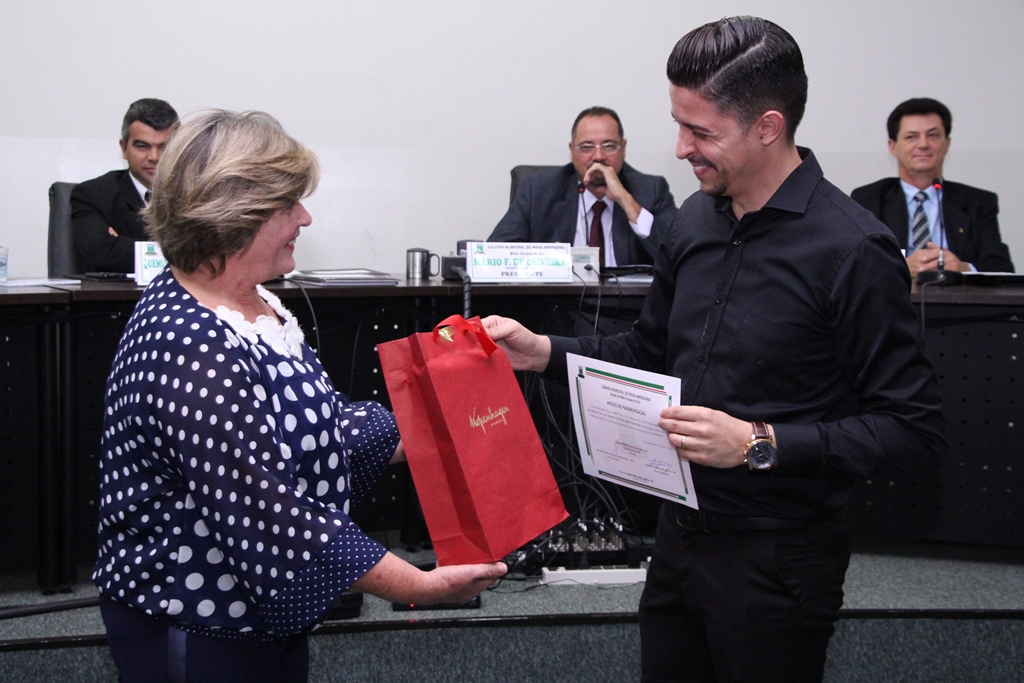 Câmara reconhece trabalho de médico em moção de parabenização 