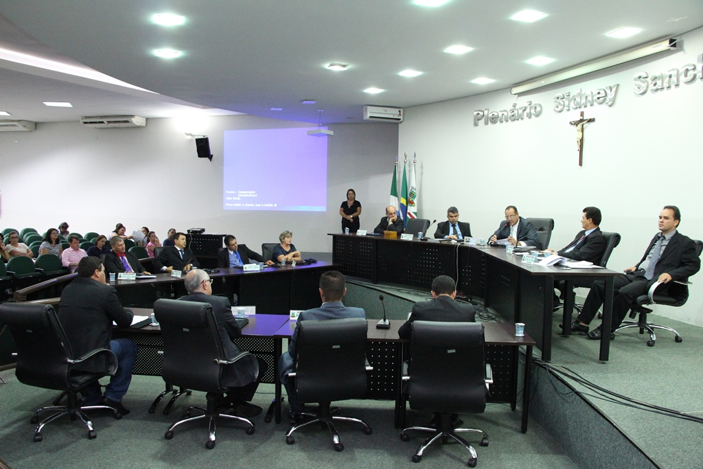 Câmara reivindica rede de esgoto para Avenida Ivinhema 