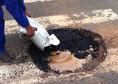 Câmara reivindica tapa-buracos e pintura de meio-fio em frente às escolas de Nova Casa Verde 