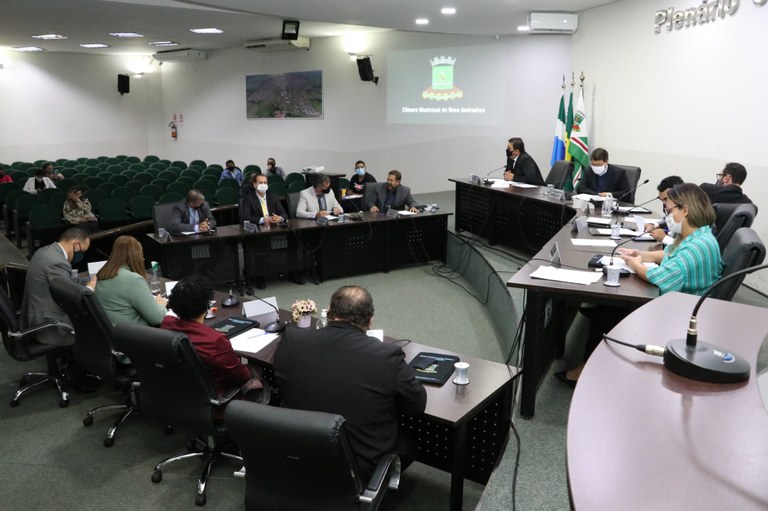 Câmara volta a cobrar obras de recapeamento e sinalização viária