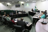 Câmara volta a cobrar obras de recapeamento e sinalização viária