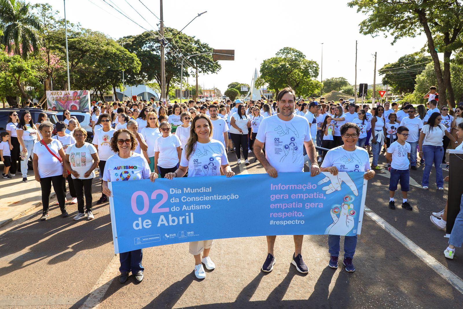 Caminhada "Passos pela Inclusão" reúne sociedade e autoridades em prol do autismo