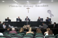 Cemitério em Casa Verde e ruas de mão única em Nova Andradina pautam indicações