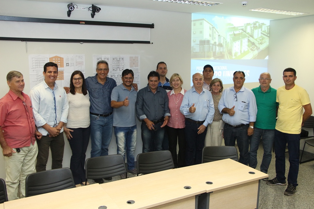 Com assinatura de contrato, avançam etapas de programa habitacional com 128 apartamentos