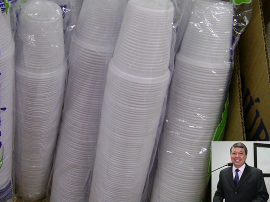 Com foco na preservação ambiental, Dr. Sandro propõe substituição de copos descartáveis 