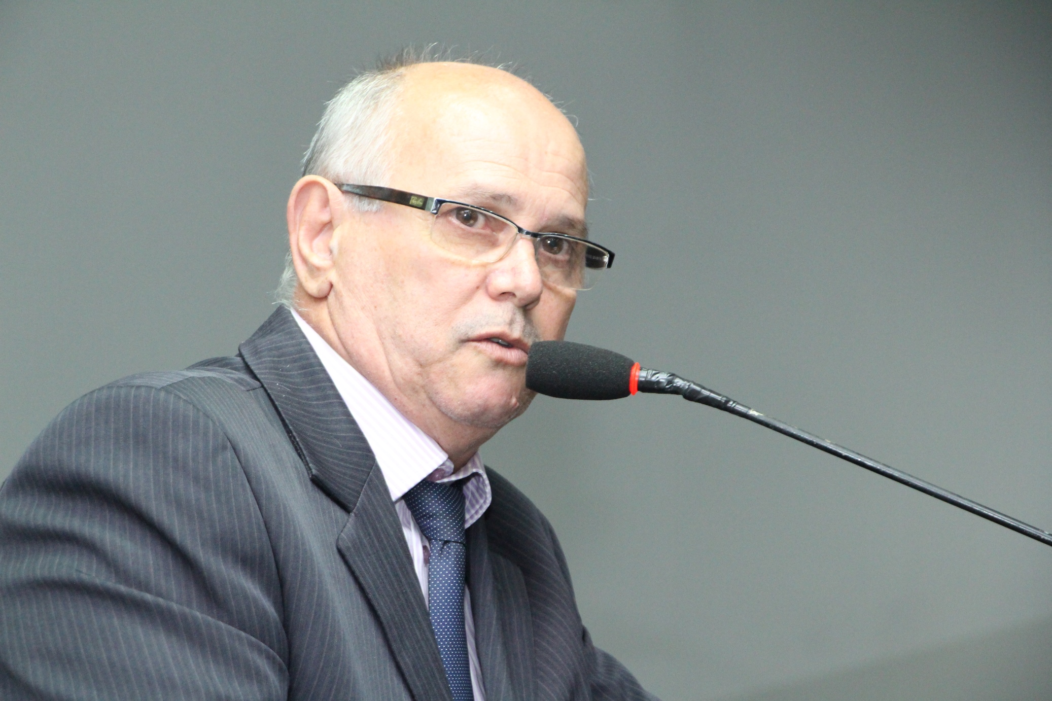 Com foco na qualidade de vida da população, Robertinho pede reparos em academia ao ar livre