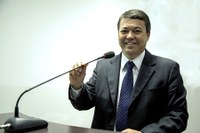 Com substituição gradativa do papel comum por reciclado, Dr. Sandro propõe gestão ambiental ao Executivo