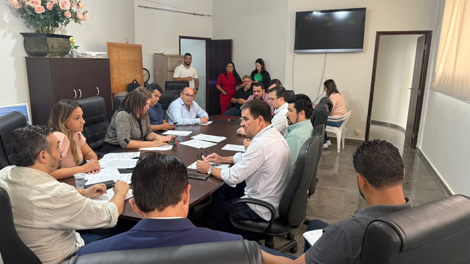 Comissão acionará Ministério Público sobre retirada de fiação irregular das ruas