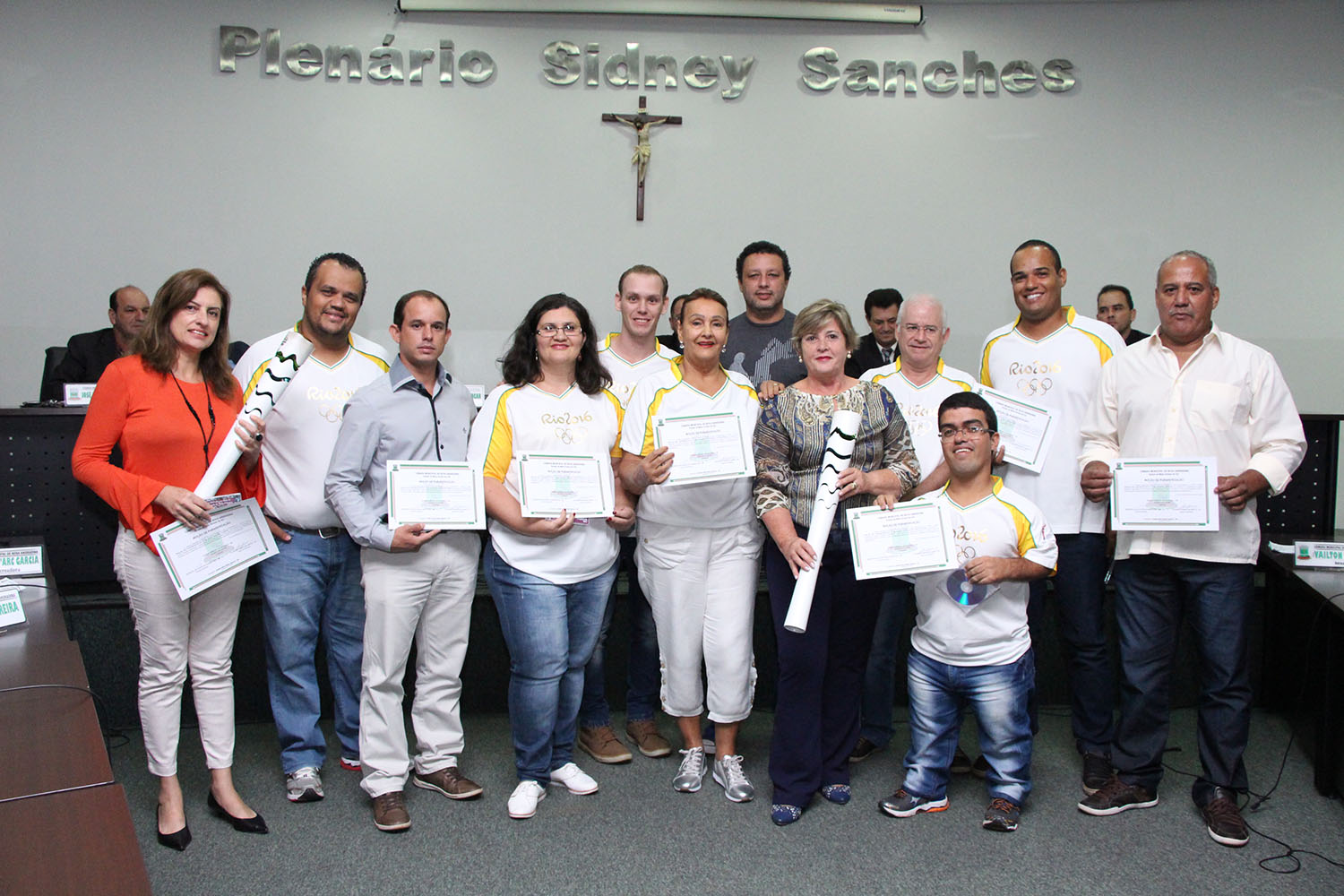 Condutores da Tocha Olímpica são parabenizados na Câmara