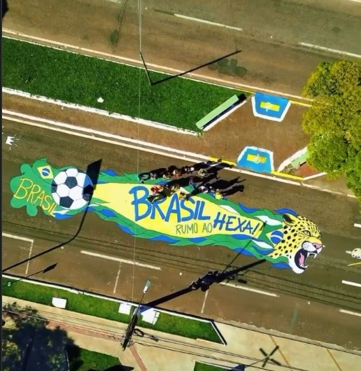 Decoração temática da Copa reforça integração comunitária após indicação da Câmara