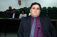 Deildo requer informações sobre deterioração de rua no Bairro Centro Educacional 