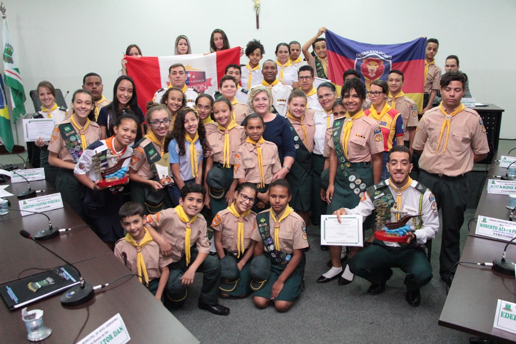 Destaque em encontro de clubes, Desbravadores são homenageados na Câmara