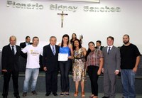 Destaque nacional na área de assistência social, Jozeli Chulli recebe homenagem da Câmara