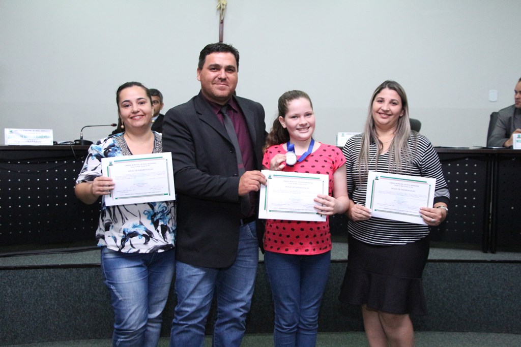 Destaque no projeto “MPT na Escola”, aluna de Nova Andradina recebe moção da Câmara