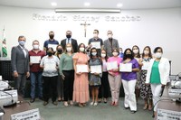 Diretores eleitos na rede municipal são homenageados na Câmara