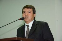 Dr. Sandro cobra campanha educativa para orientar ciclistas sobre trânsito
