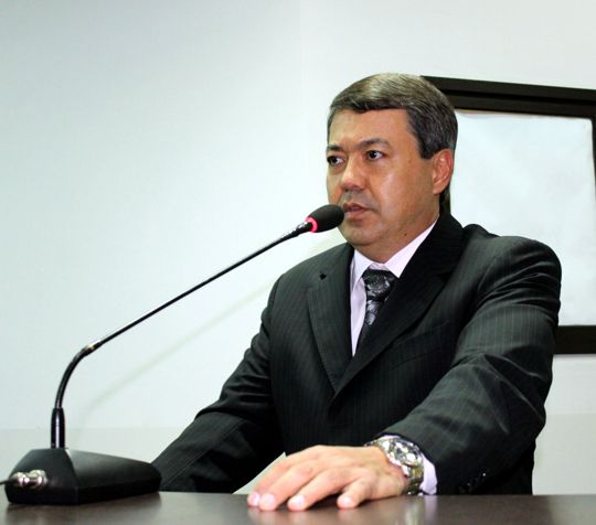 Dr. Sandro faz reivindicação por mais vagas de estacionamento 