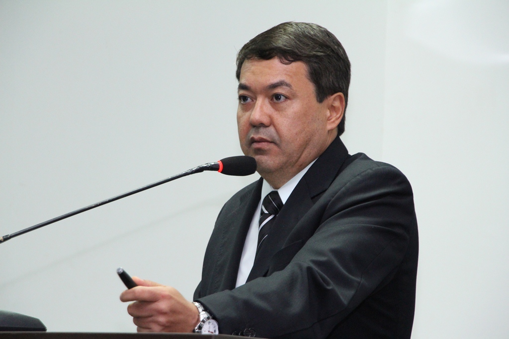 Dr. Sandro indica construção de novo prédio para o Centro de Especialidades Médicas