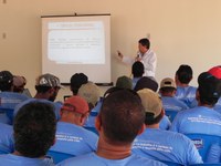 Dr. Sandro ministra palestra sobre DST/AIDS aos funcionários da BrasilWood