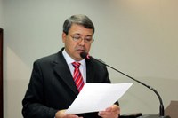 Dr. Sandro pede esclarecimentos sobre merende escolar