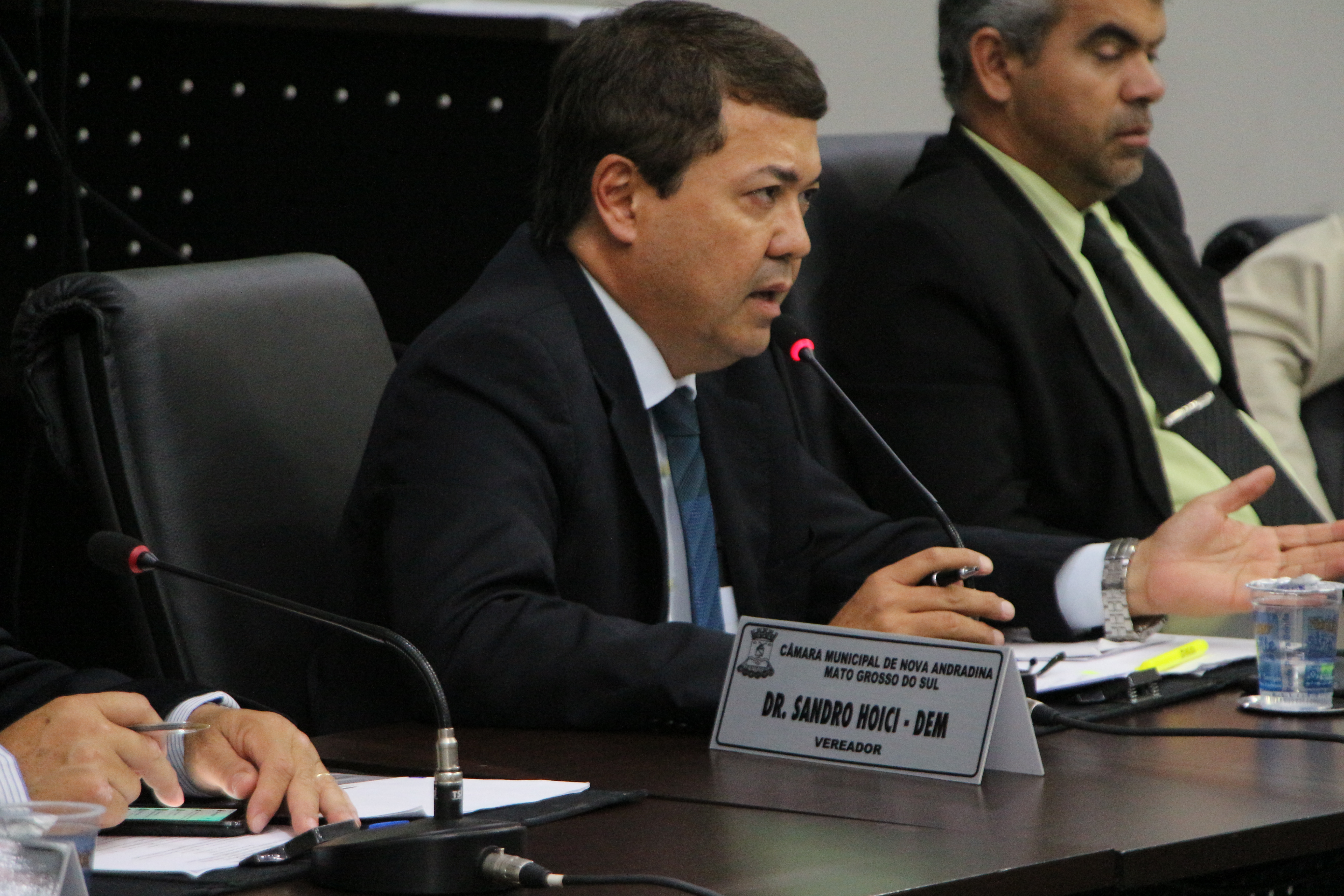 Dr. Sandro pede manutenção na iluminação pública da cidade