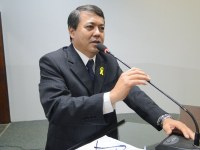 Dr. Sandro pleiteia recuperação do asfalto do Residencial Portal do Parque