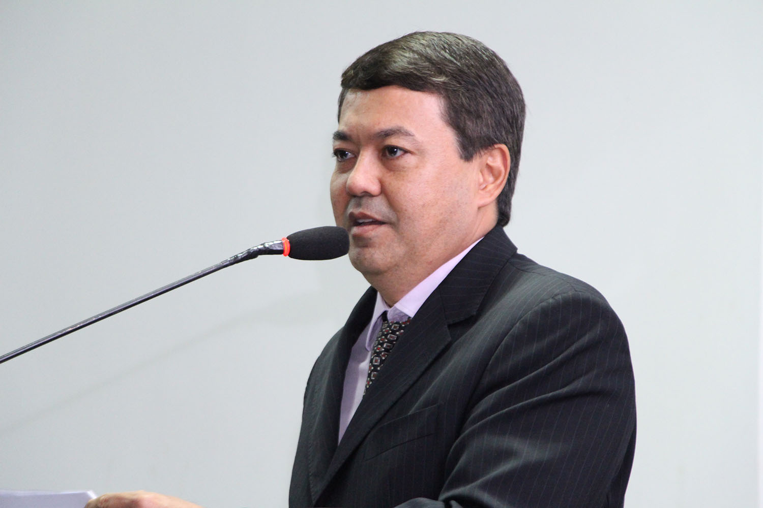 Dr. Sandro solicita prontuário eletrônico na Rede Municipal de Saúde