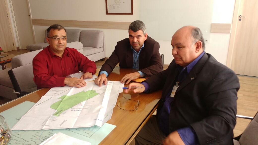 Em busca de melhorias, Quemuel leva solicitações à Oi