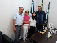 Em intercâmbio no município, professora japonesa visita Câmara