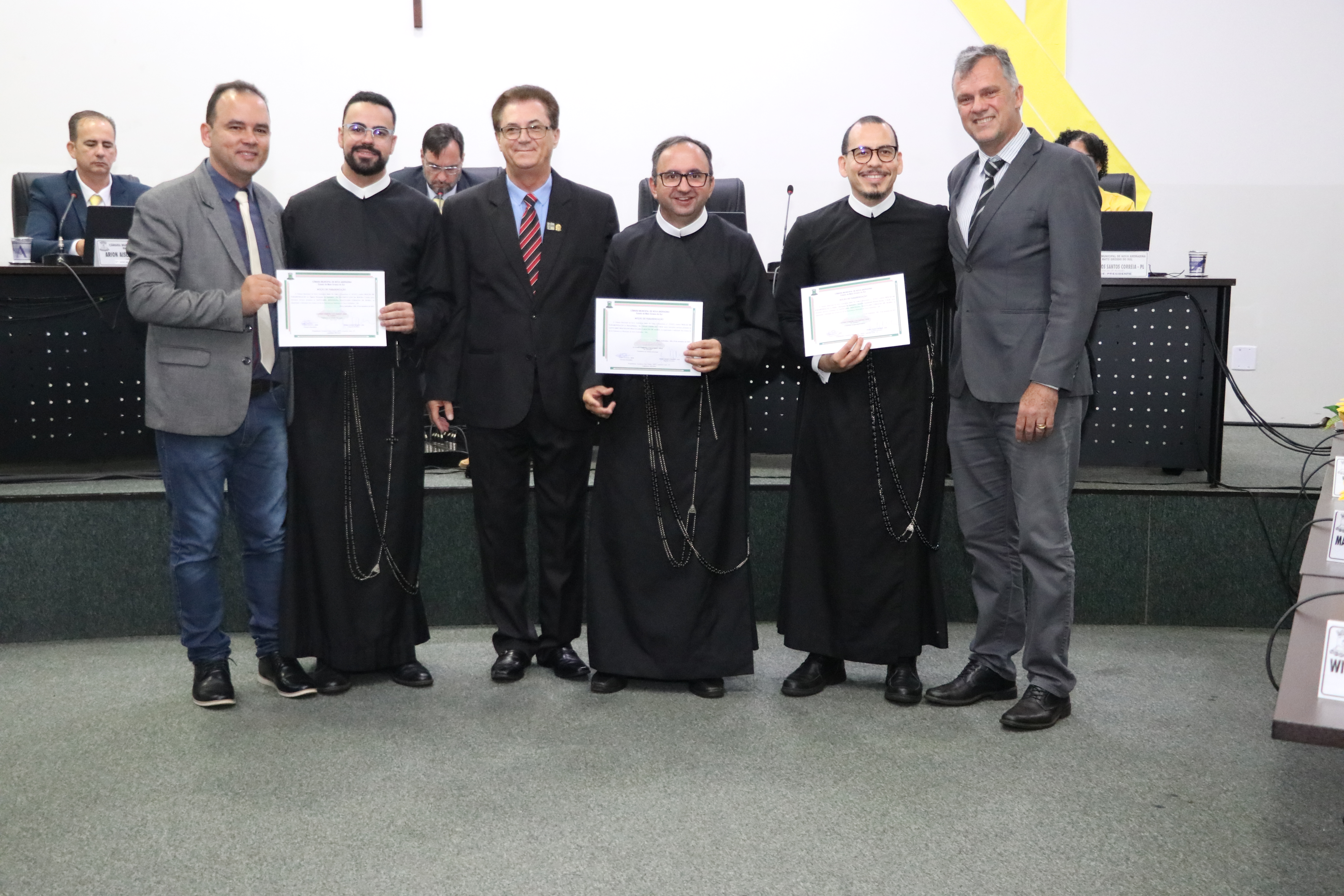 Entrega de moção aos padres redentoristas do Santuário atrai dezenas de católicos à Câmara 
