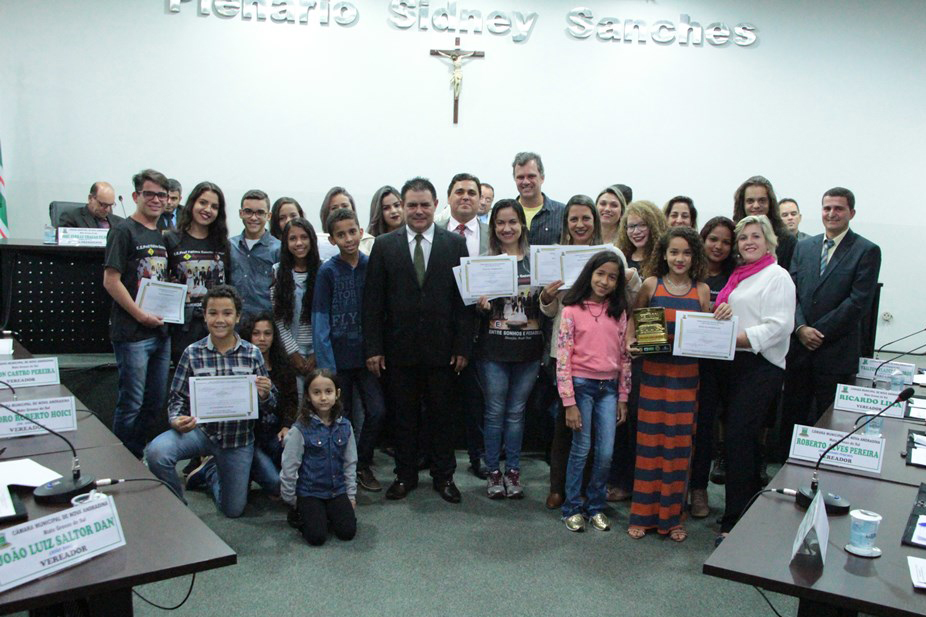 Escolas de Nova Andradina premiadas no Fetran são homenageadas 