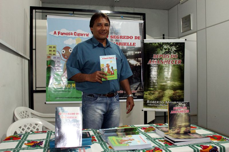 Escritor batayporaense lança obras na Câmara Municipal