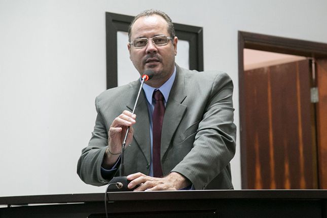 Fluxo intenso entre as ruas Walter Hubacher e Saudade preocupa vereador Marião